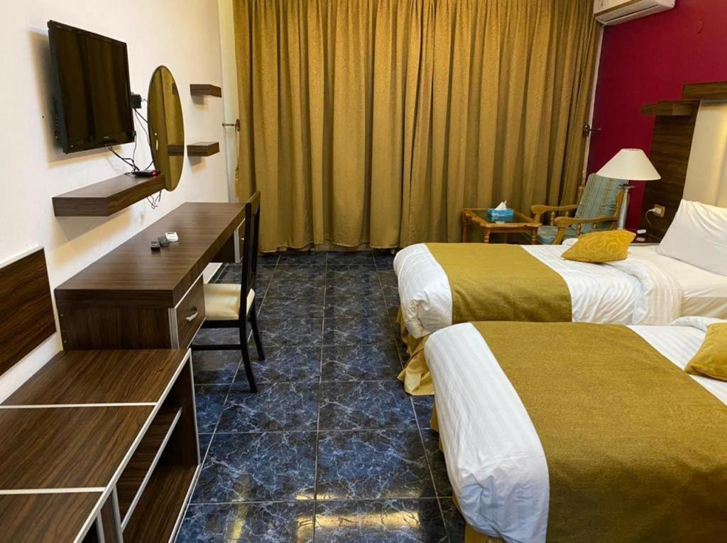 Al Anbat Hotel & Restaurant Wadi Musa Dış mekan fotoğraf