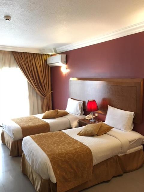 Al Anbat Hotel & Restaurant Wadi Musa Dış mekan fotoğraf