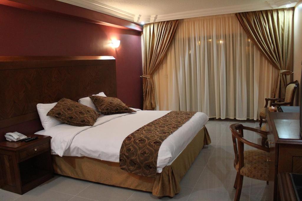 Al Anbat Hotel & Restaurant Wadi Musa Dış mekan fotoğraf