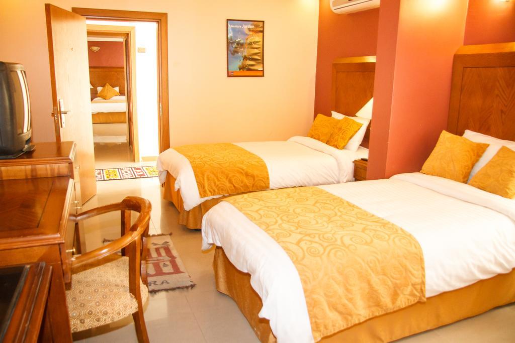 Al Anbat Hotel & Restaurant Wadi Musa Dış mekan fotoğraf