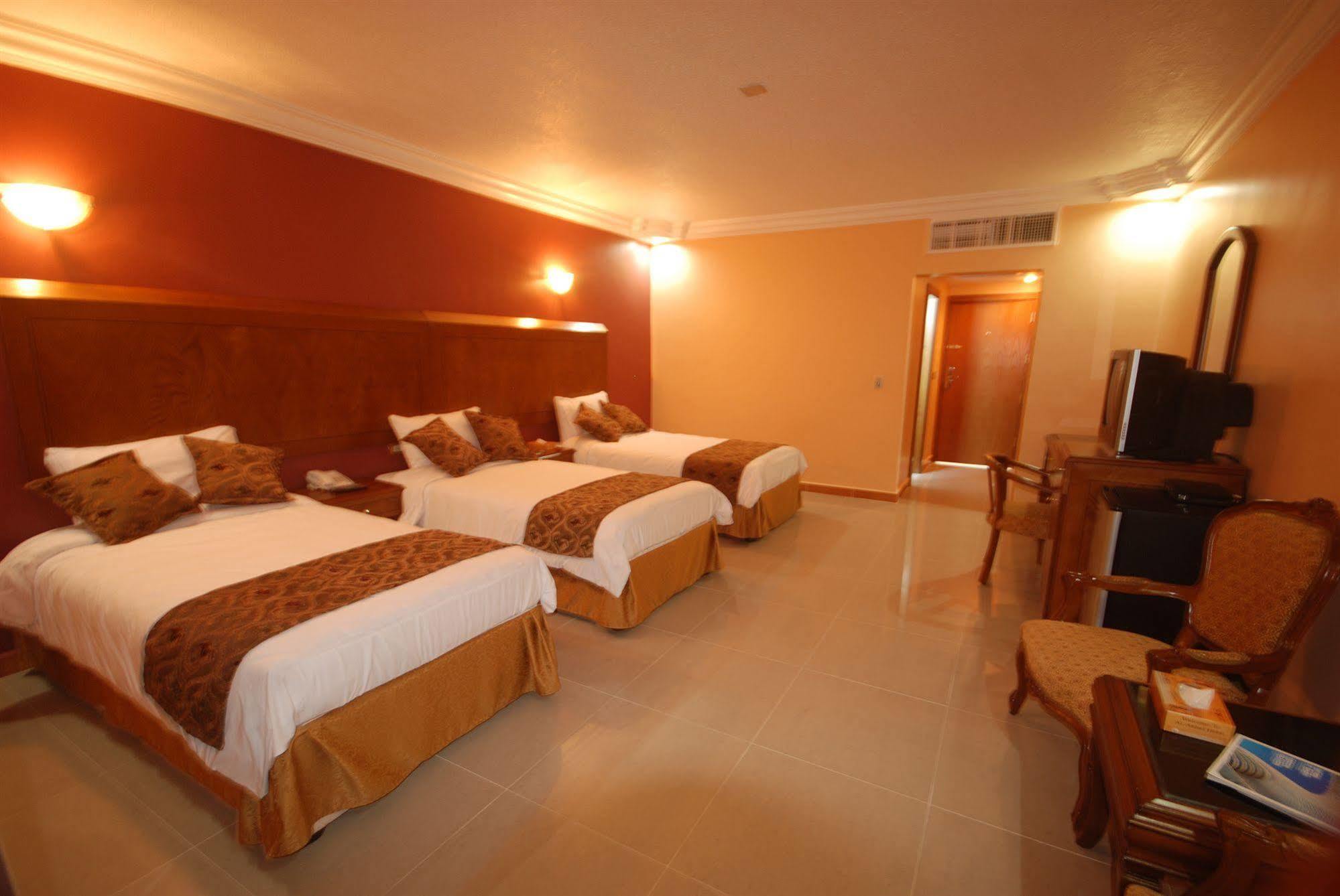 Al Anbat Hotel & Restaurant Wadi Musa Dış mekan fotoğraf