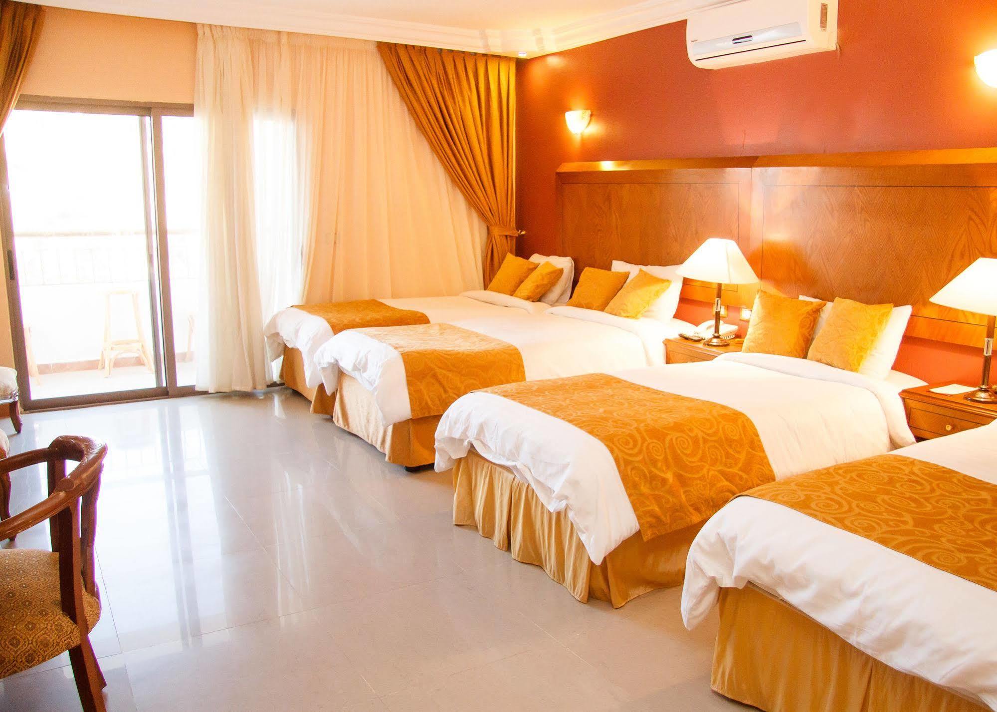 Al Anbat Hotel & Restaurant Wadi Musa Dış mekan fotoğraf