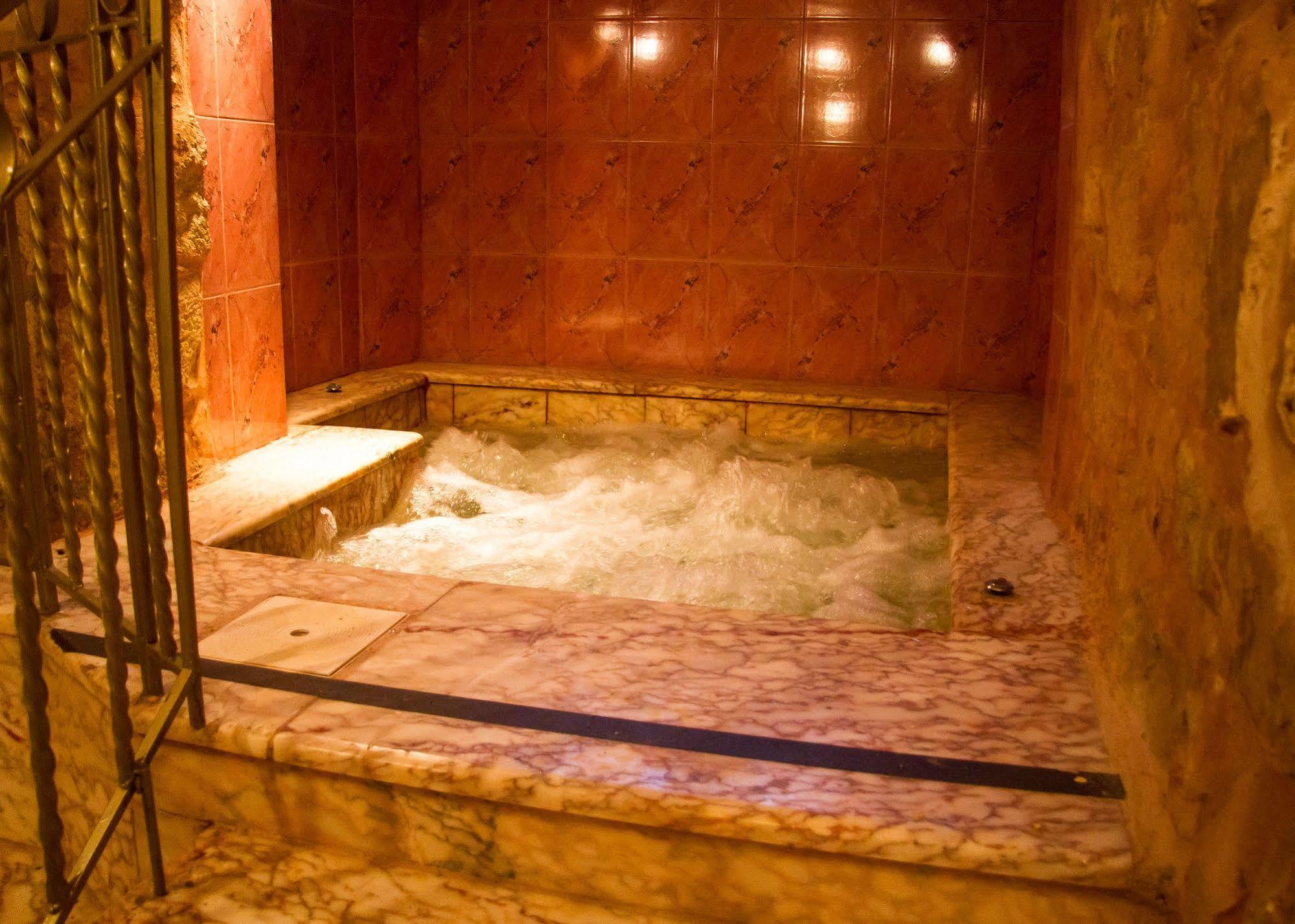 Al Anbat Hotel & Restaurant Wadi Musa Dış mekan fotoğraf
